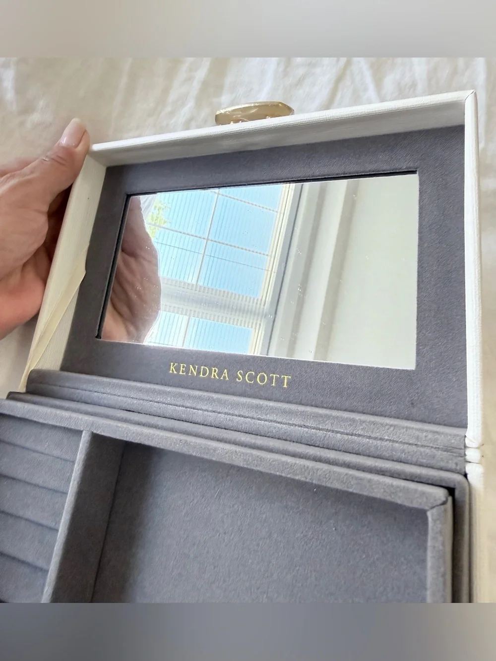 Kendra Scott | White Faux Leather Mirrored Jewelry Box | Gray Velvet Lined